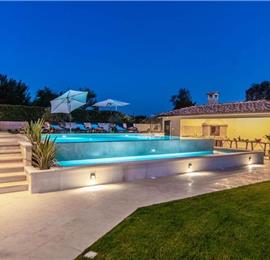 7 bedroom villa with pool in Svetvinčenat, sleeps 14